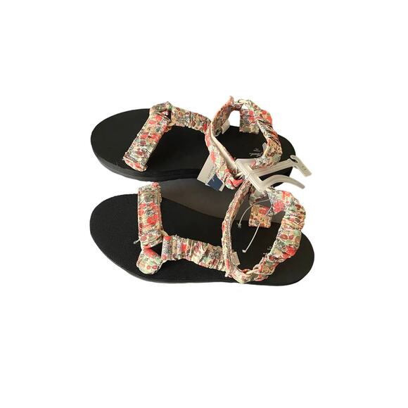 Universal‎ Thread Sandals Floral Print Sport Platform Women's 11 *NWT - Picture 1 of 8